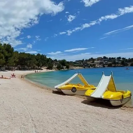 Mobile Dani 80 M To Excellent Beach Holiday home Drage